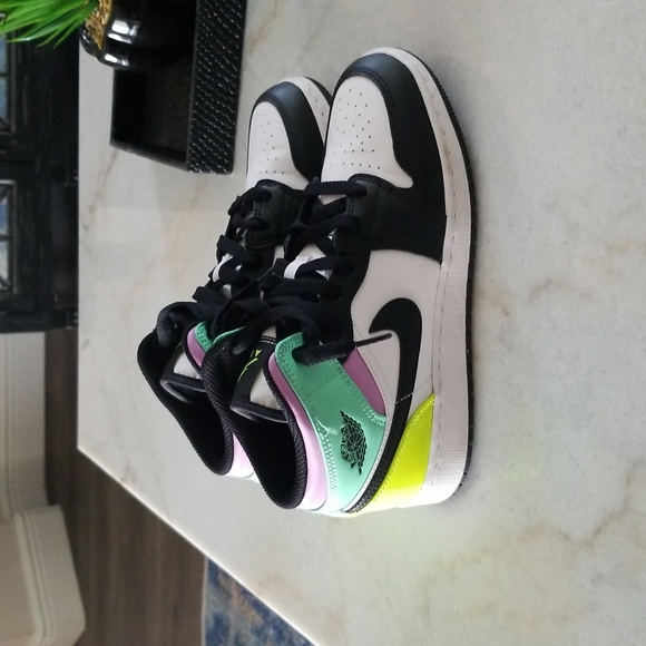 Nike Air Jordans with box - Picture 4 of 12